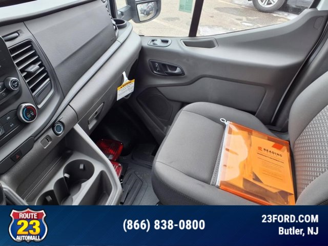 Vehicle image 38 of 40