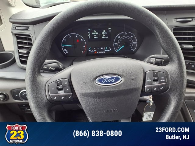 Vehicle image 33 of 40