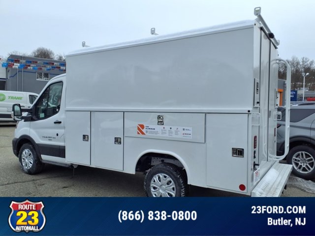 Vehicle image 4 of 40