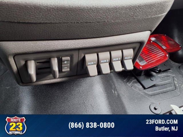 Vehicle image 37 of 40
