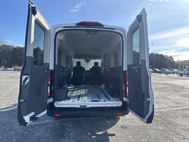 Vehicle image 27 of 32