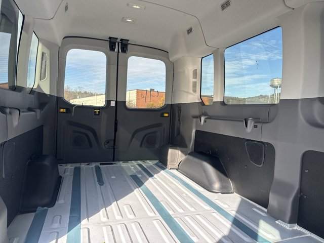 Vehicle image 26 of 32