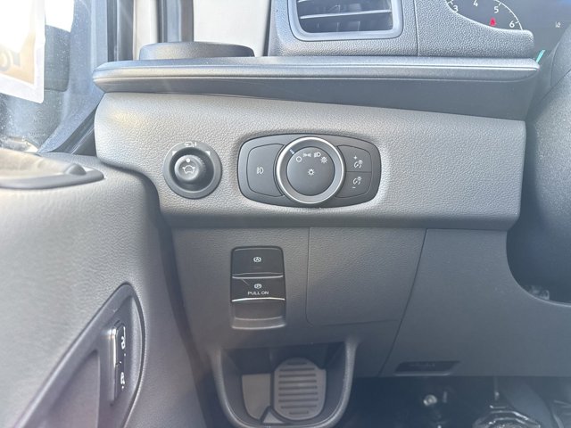 Vehicle image 19 of 32