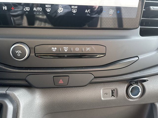 Vehicle image 17 of 32