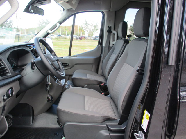Vehicle image 15 of 18