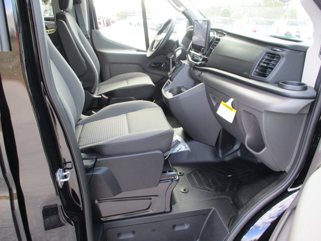 Vehicle image 16 of 18