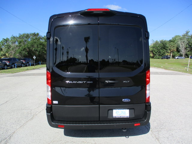 Vehicle image 8 of 18