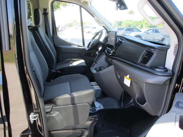 Vehicle image 16 of 18