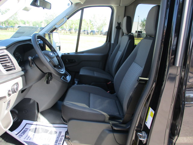 Vehicle image 15 of 18