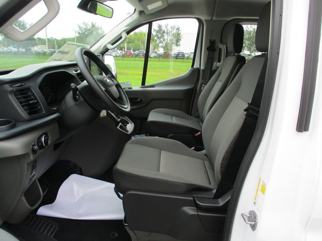 Vehicle image 16 of 18