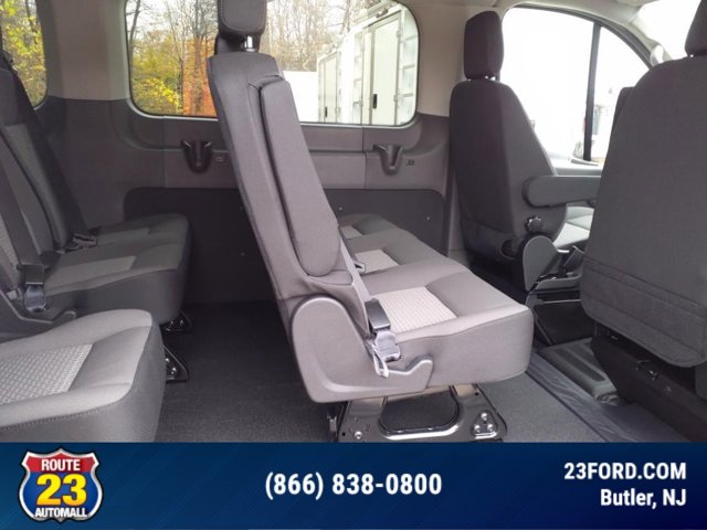 Vehicle image 8 of 18
