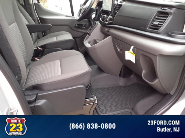 Vehicle image 10 of 18