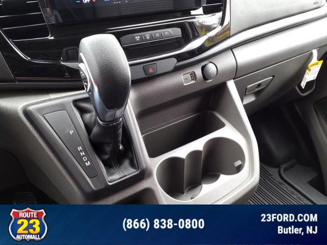 Vehicle image 16 of 18
