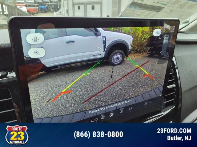 Vehicle image 15 of 18