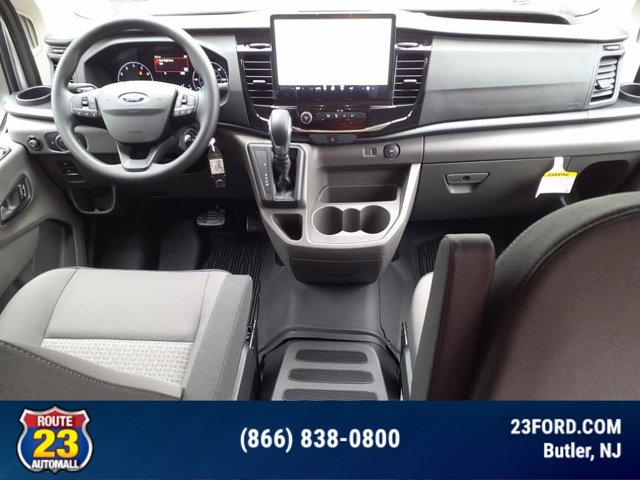 Vehicle image 9 of 18
