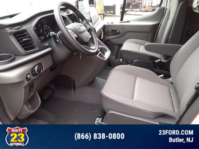 Vehicle image 11 of 18
