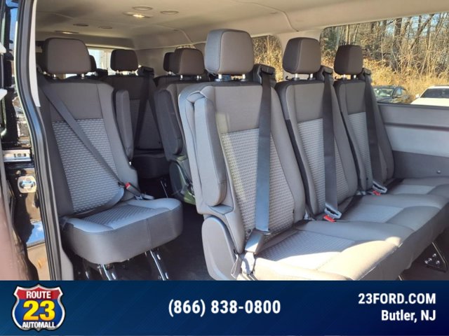 Vehicle image 8 of 17