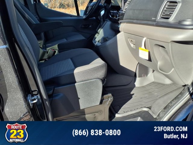 Vehicle image 10 of 17
