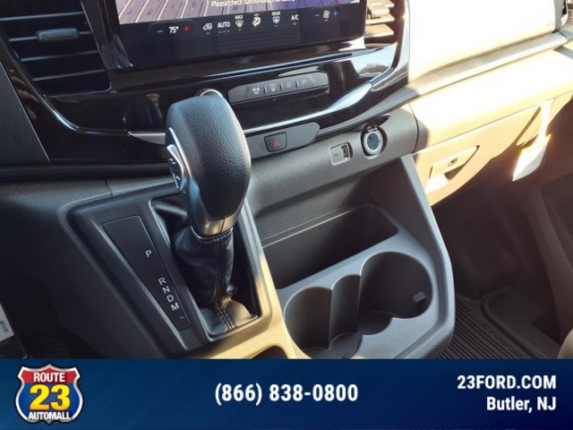 Vehicle image 15 of 17