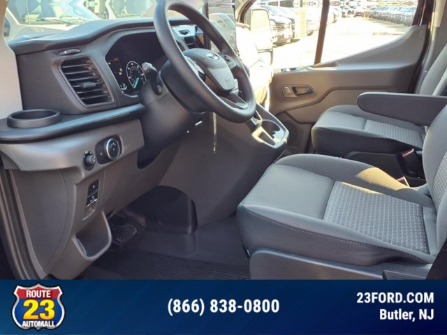 Vehicle image 11 of 17