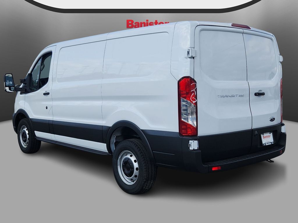 Vehicle image 4 of 12