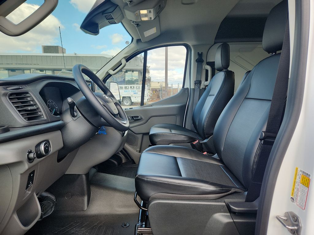 Vehicle image 6 of 12