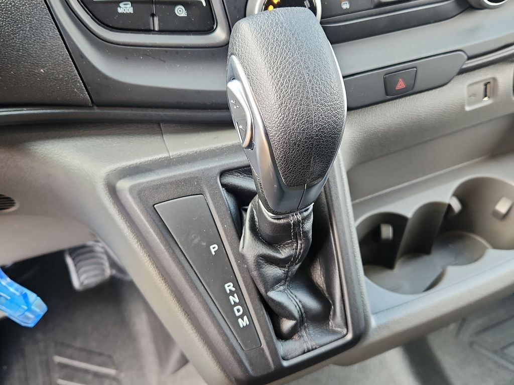 Vehicle image 9 of 12