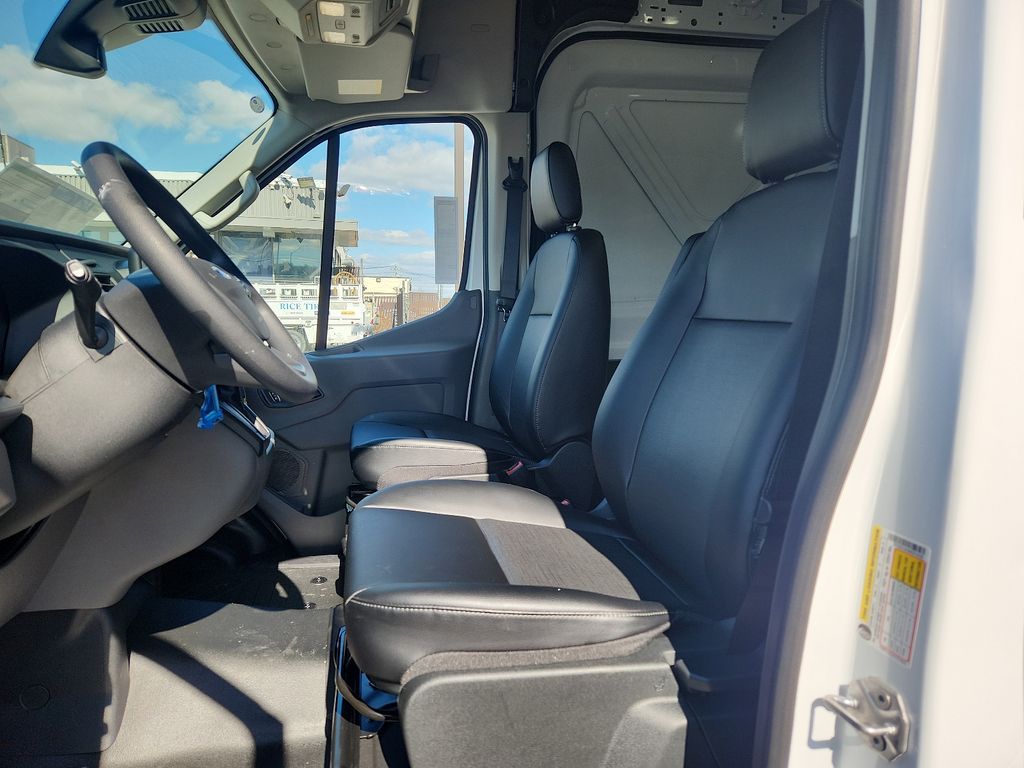 Vehicle image 6 of 12