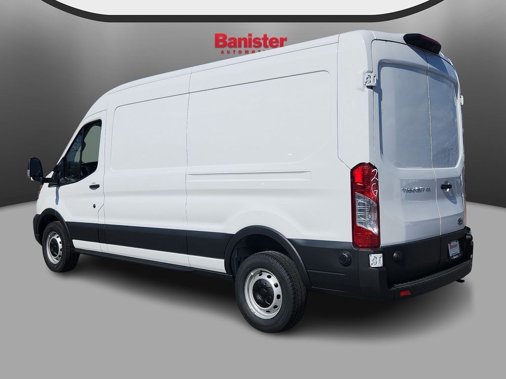 Vehicle image 4 of 12