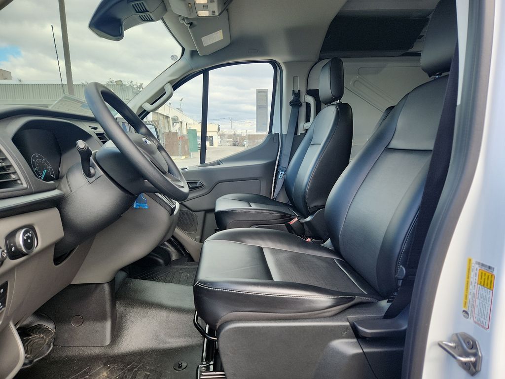 Vehicle image 6 of 12