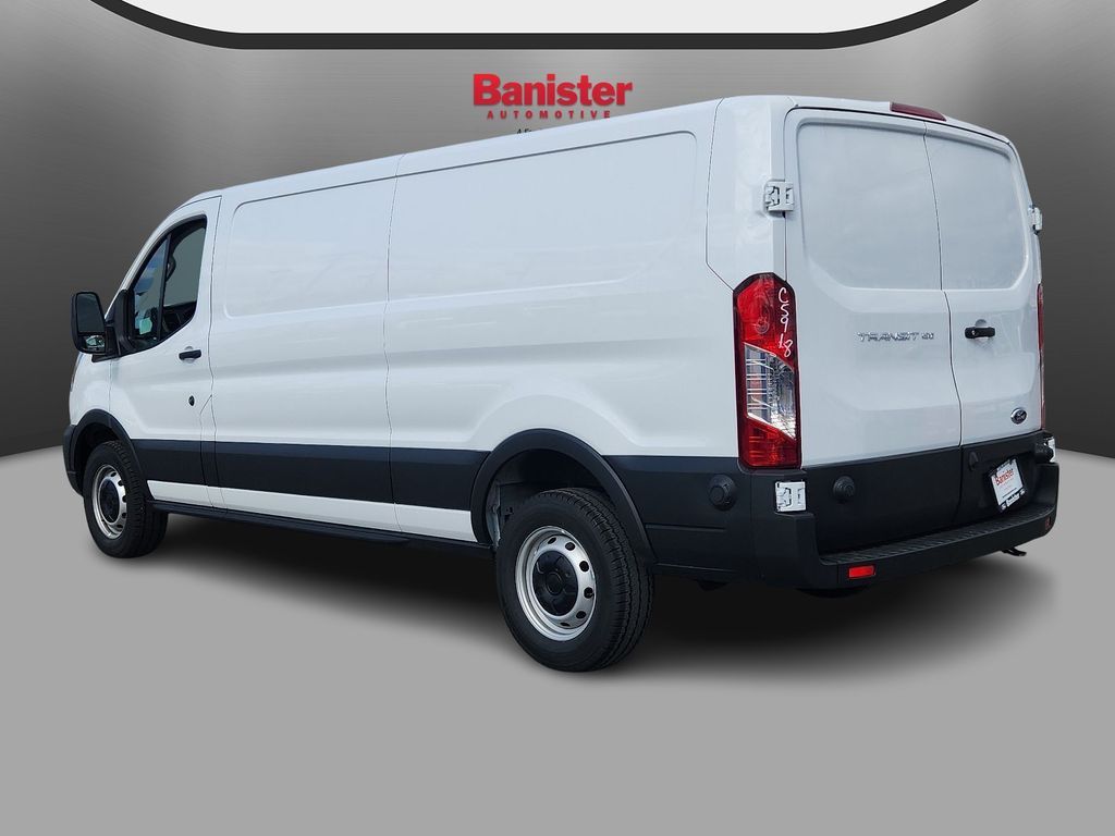 Vehicle image 4 of 12