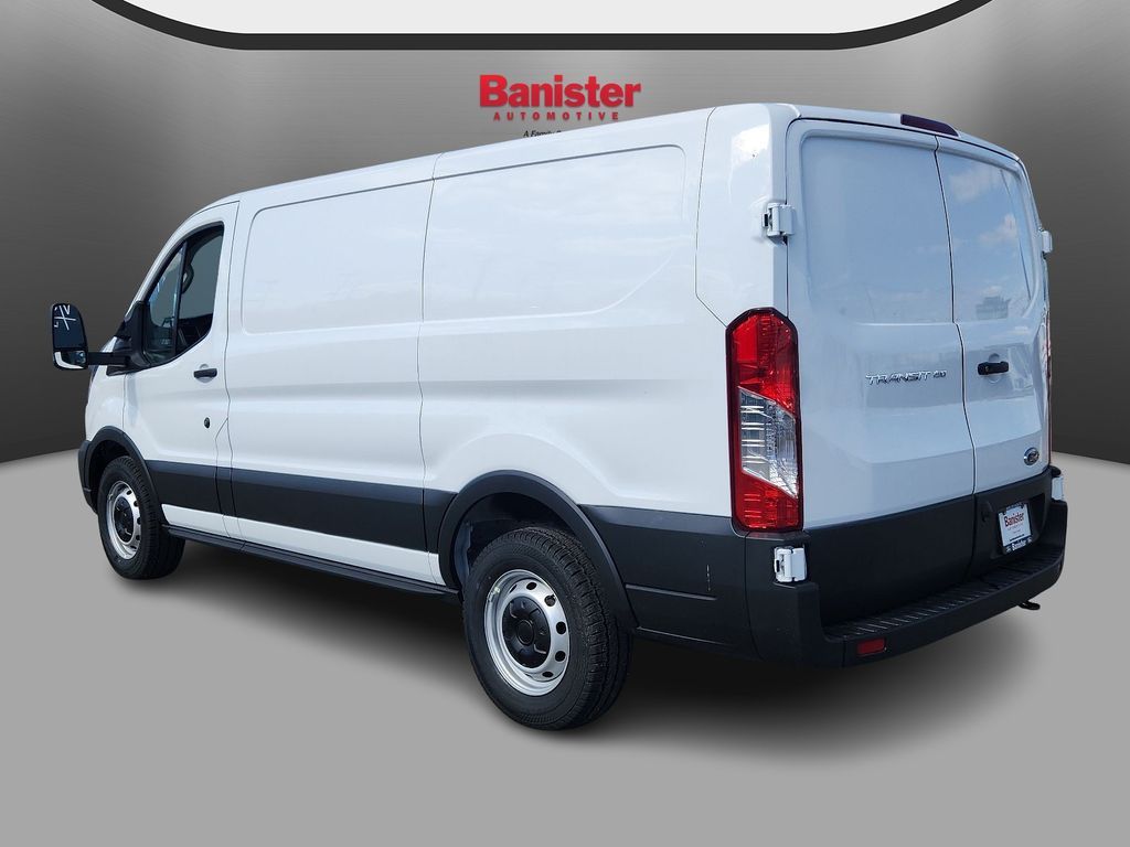Vehicle image 4 of 12