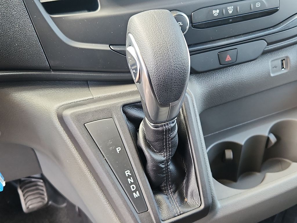 Vehicle image 9 of 12