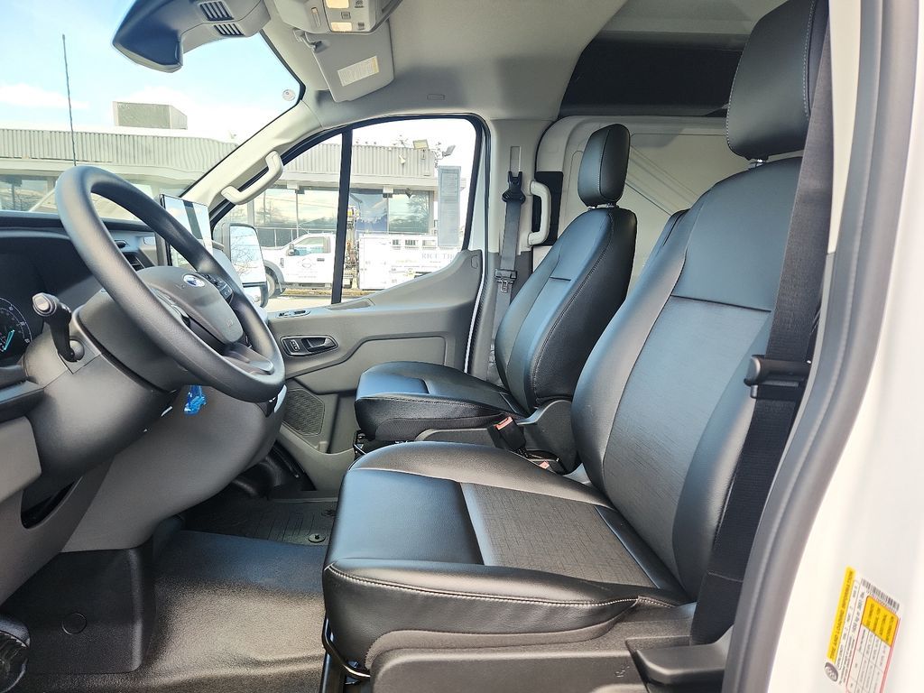 Vehicle image 6 of 12