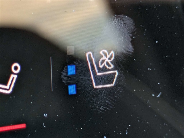Vehicle image 24 of 31