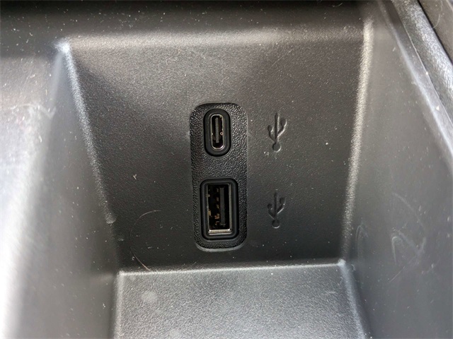 Vehicle image 23 of 31
