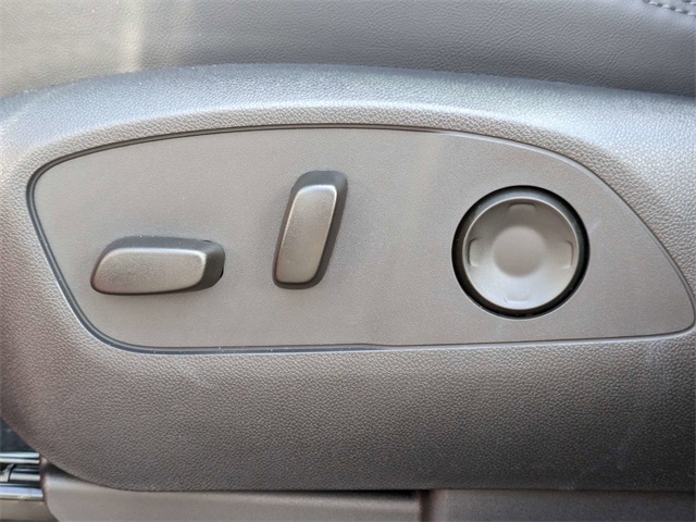 Vehicle image 19 of 31