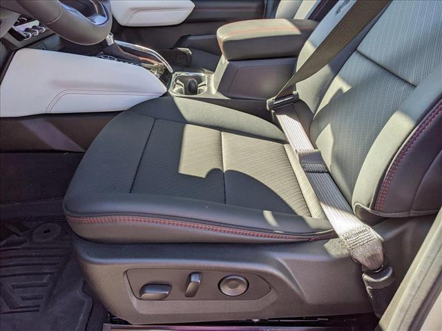 Vehicle image 11 of 21