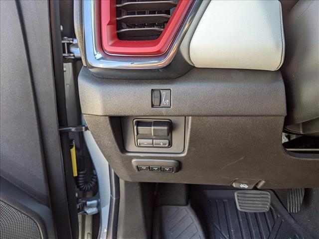 Vehicle image 10 of 21