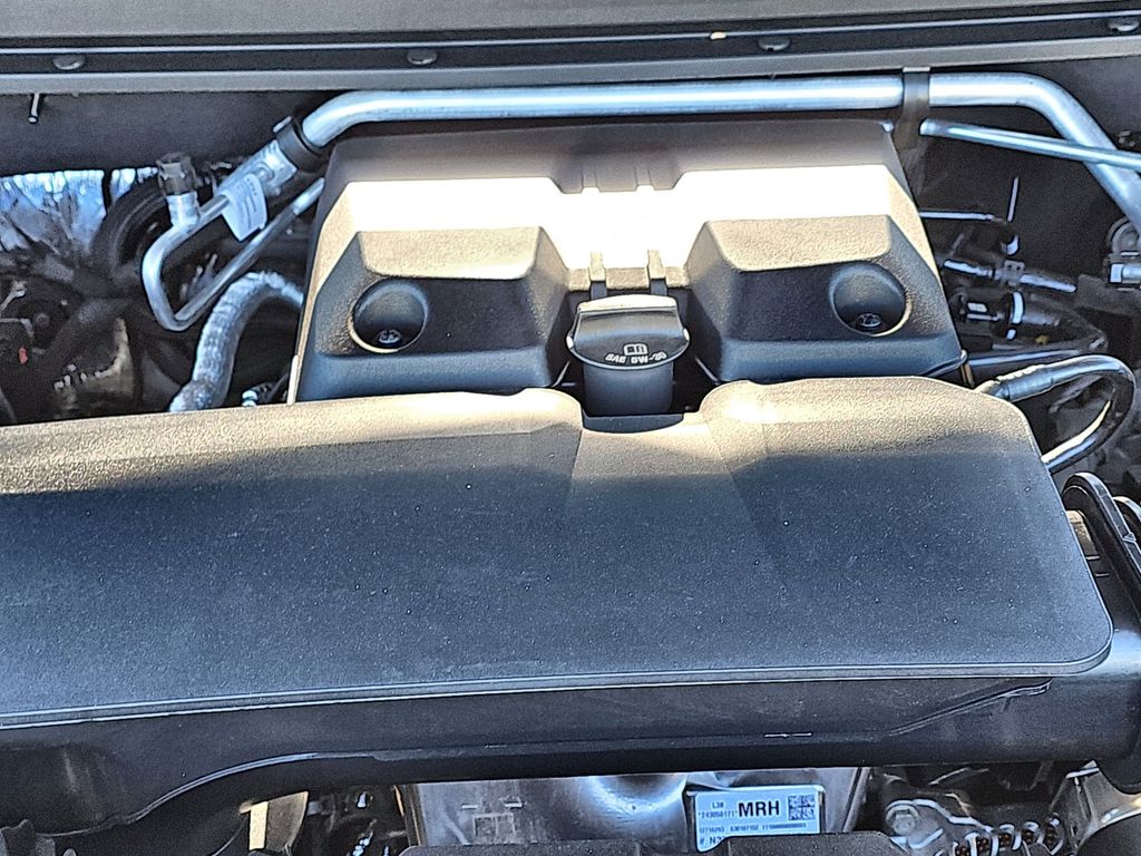 2024 GMC Canyon 4WD AT4 Image 10 of 41