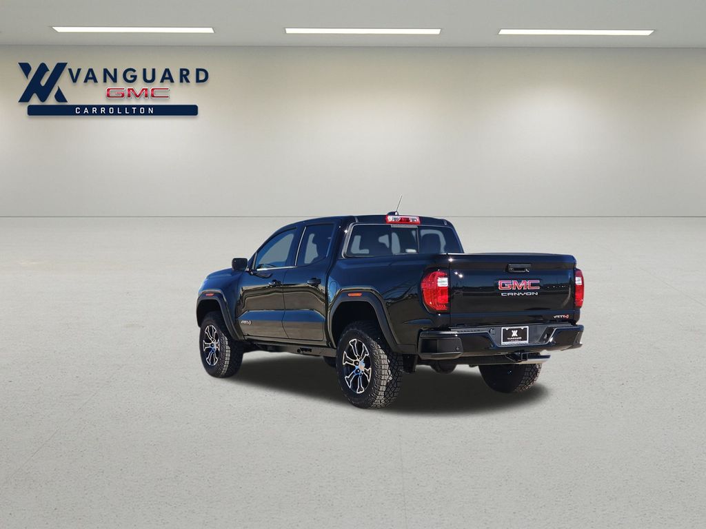 2024 GMC Canyon 4WD AT4 Image 8 of 41
