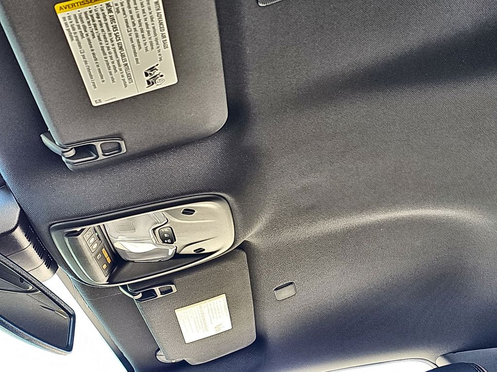 2024 GMC Canyon 4WD AT4 Image 28 of 41