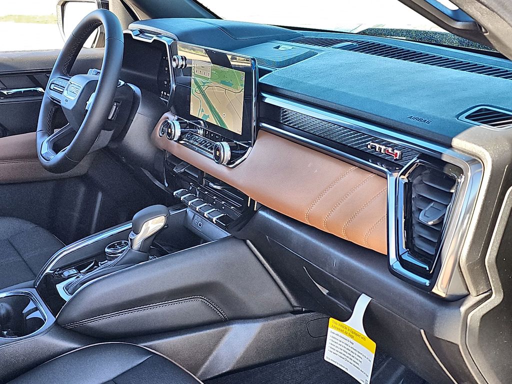 2024 GMC Canyon 4WD AT4 Image 20 of 41