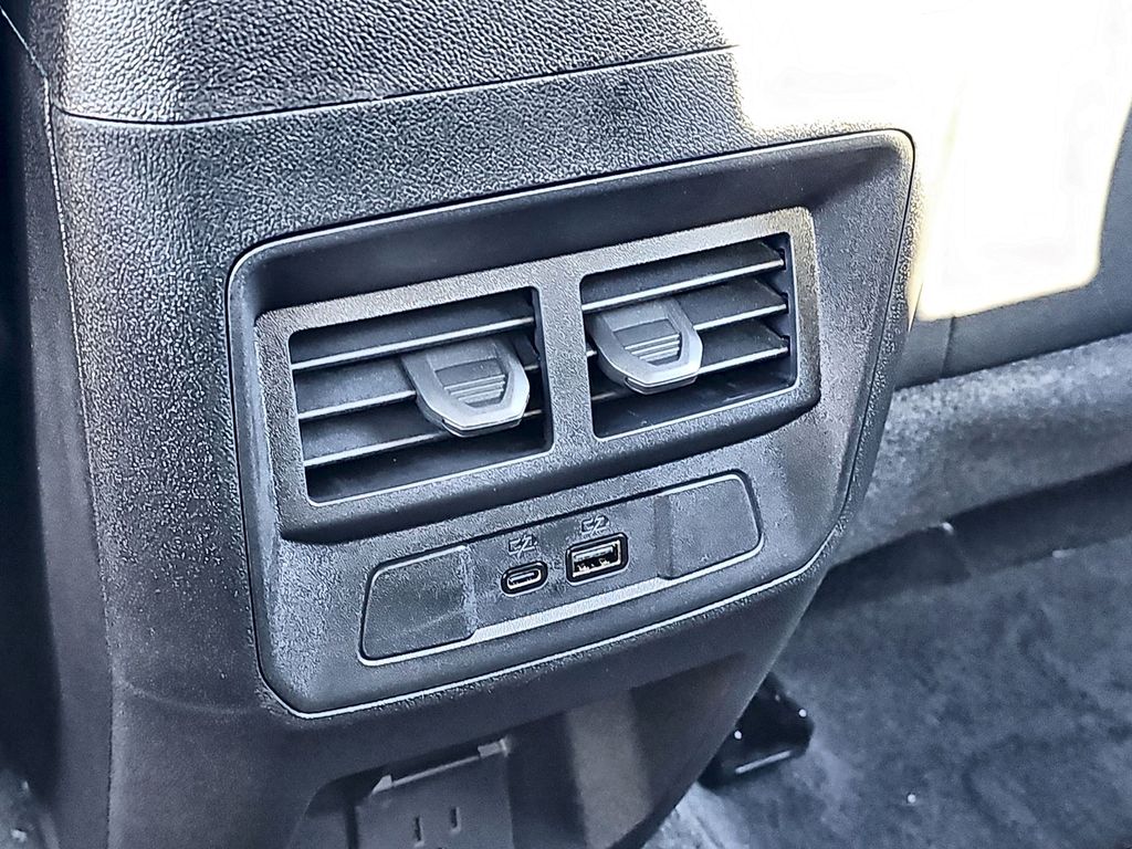 2024 GMC Canyon 4WD AT4 Image 27 of 41