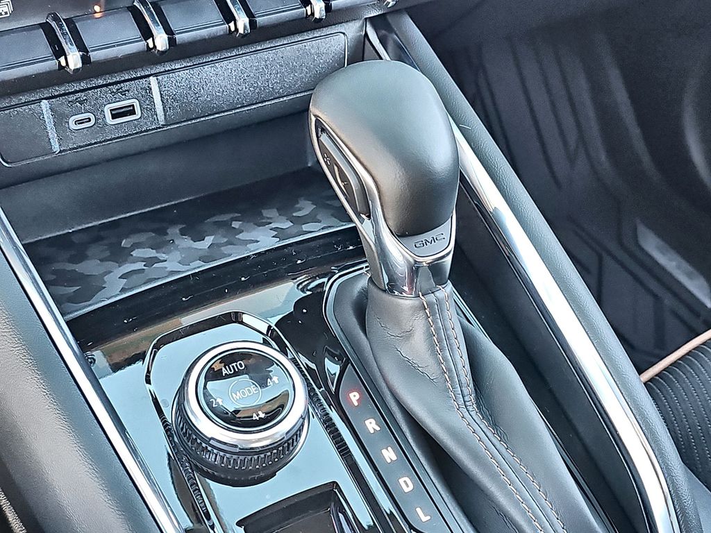 2024 GMC Canyon 4WD AT4 Image 25 of 41