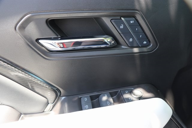 Vehicle image 21 of 26