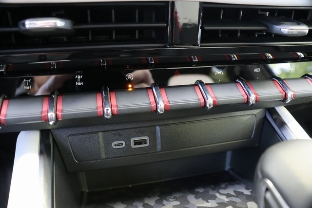 Vehicle image 18 of 26