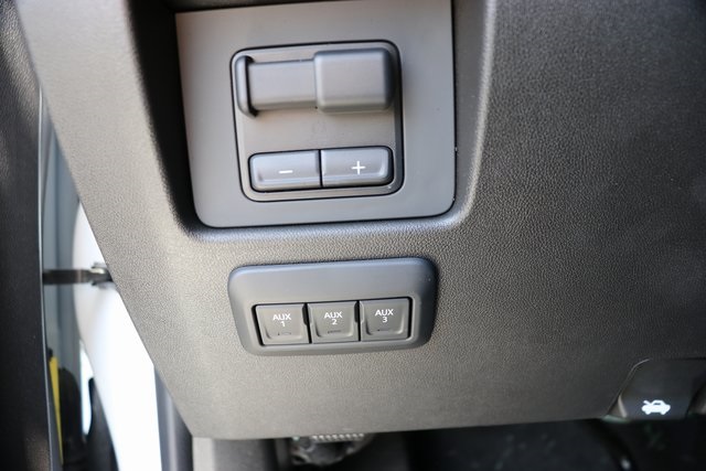Vehicle image 15 of 26