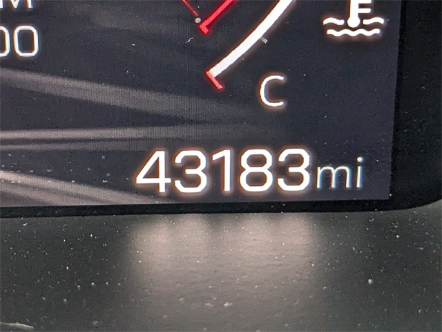 2024 GMC Canyon 4WD AT4X Image 15 of 37