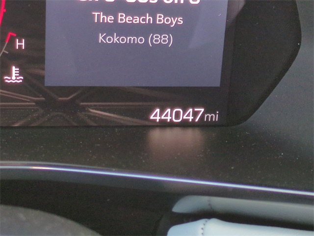 2024 GMC Canyon 4WD AT4X Image 17 of 37